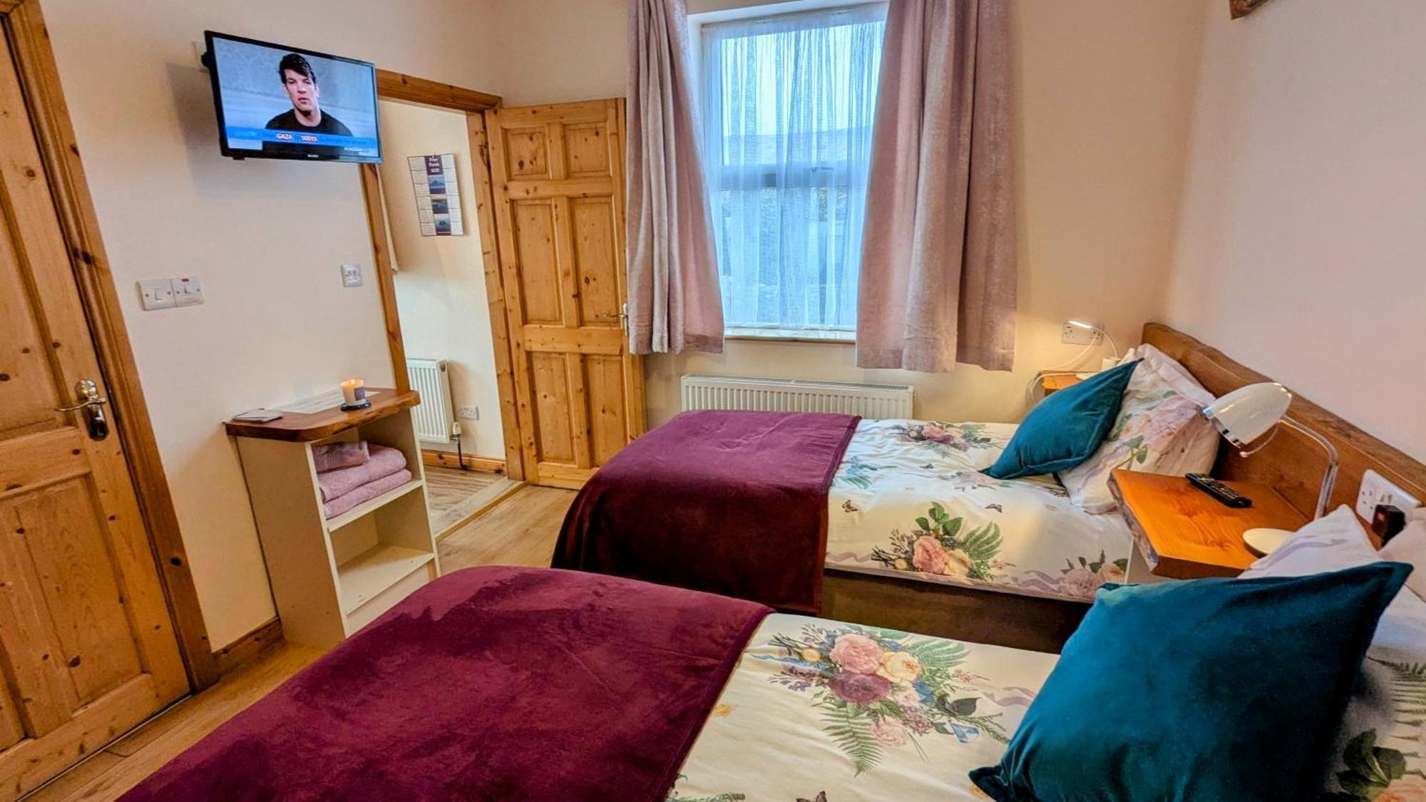 Skellig View Bluebell Rose & The Kerry Cliffs Apartment Portmagee ภายนอก รูปภาพ